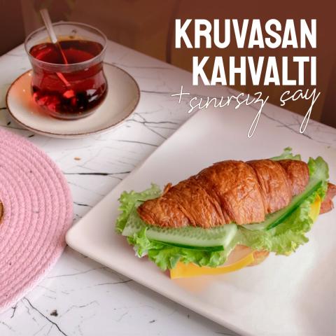 Kruvasan kahvaltı